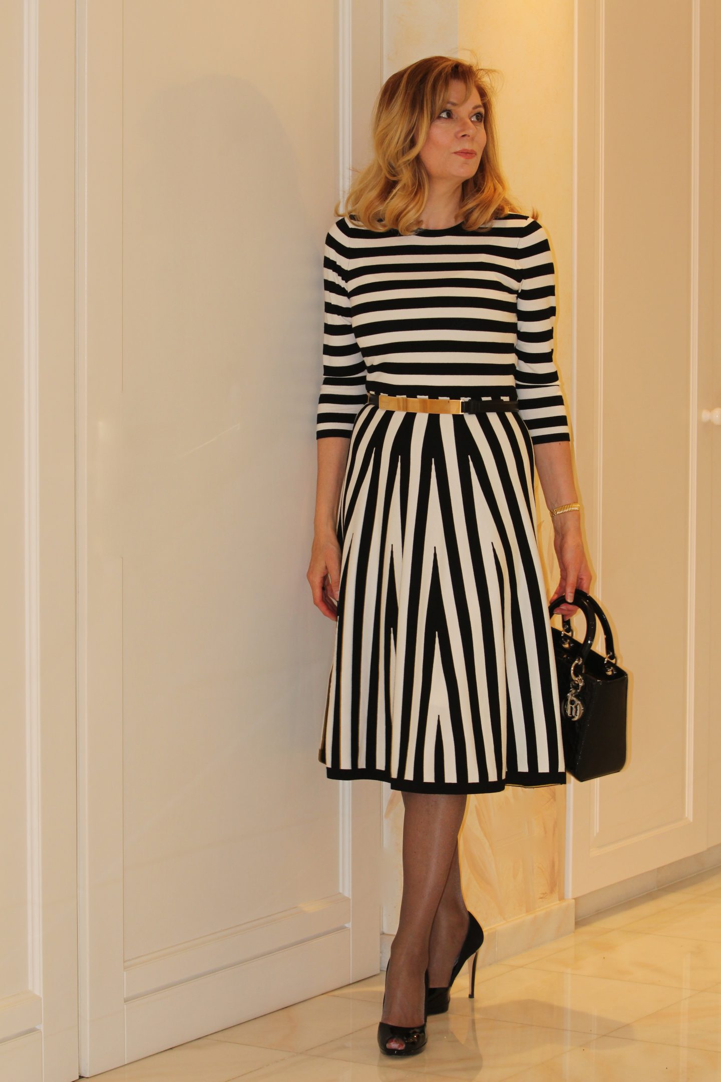 REMARKABLE STRIPE DRESS IN BLACK AND WHITE