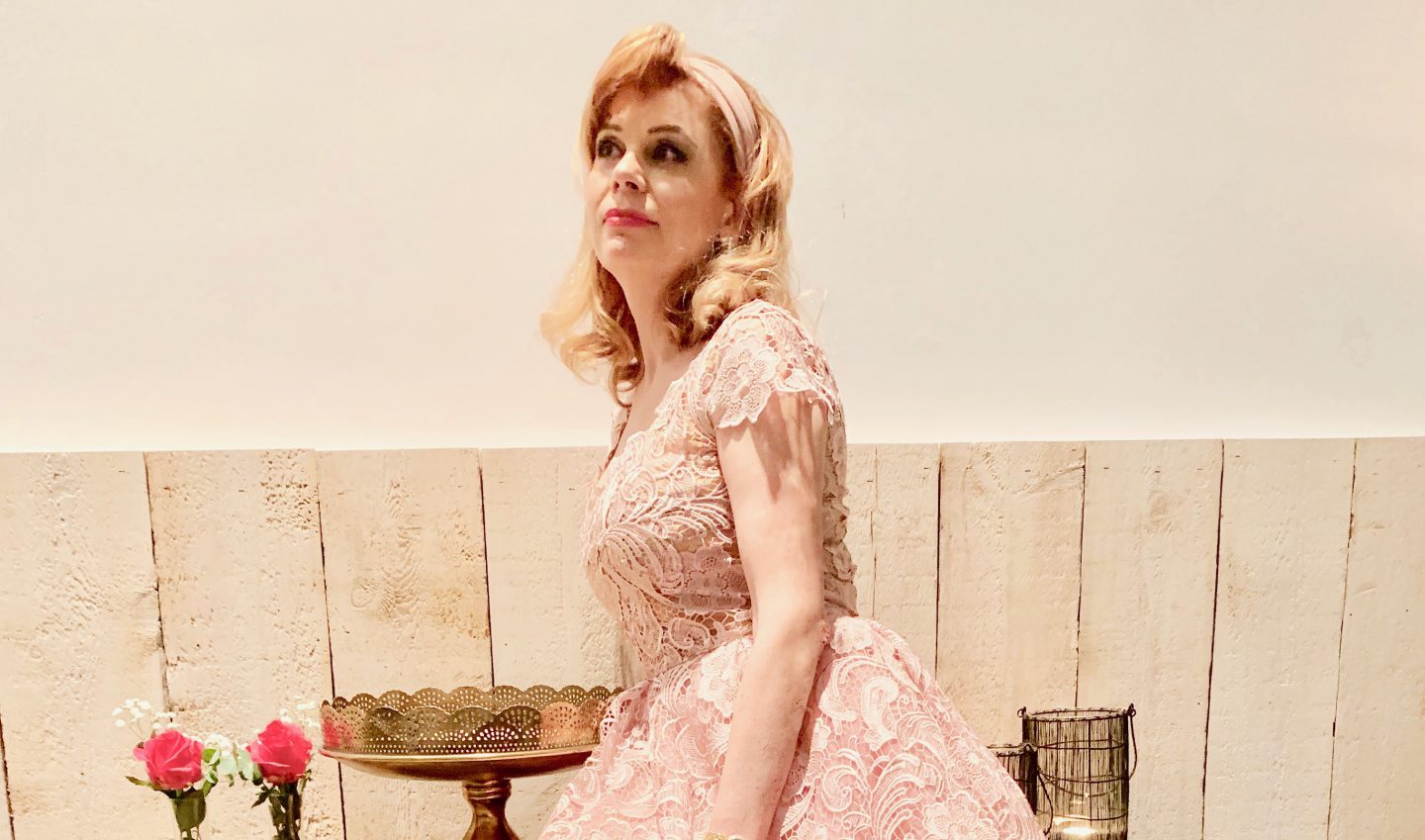 GORGEOUS LACE COCKTAIL DRESS