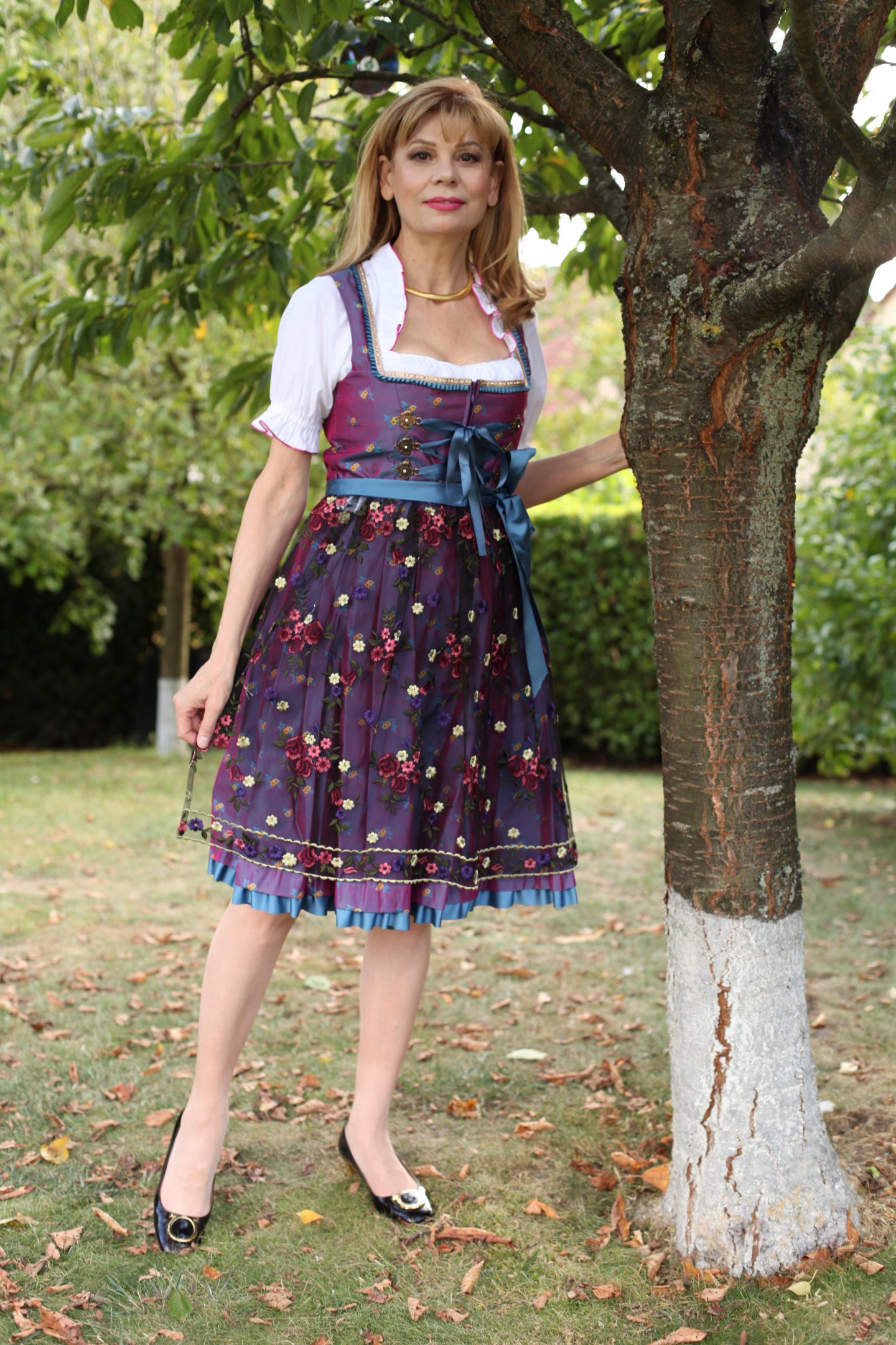 BACK TO NATURE – WITH 4 STUNNING DIRNDLS?