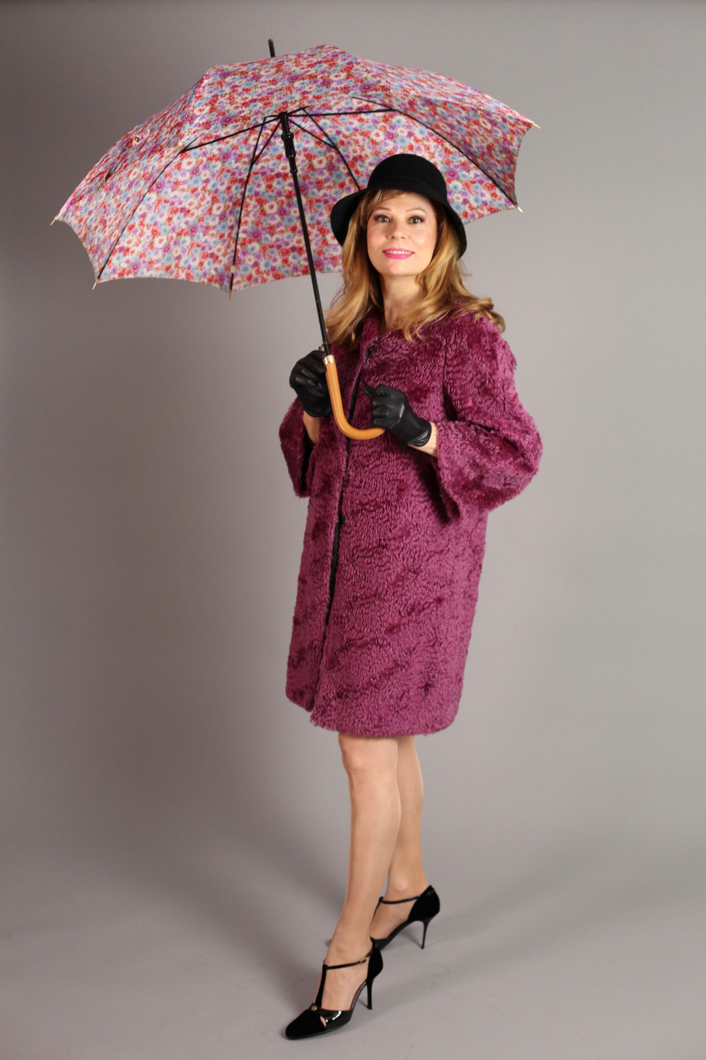 4 ABSOLUTE GORGEOUS COATS AND UMBRELLAS TO PROTECT YOURSELF FROM RAIN